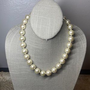 🔥3/$18🔥 JEWEL KADE Club JK faux pearl necklace